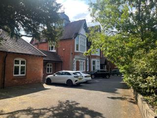 Elegant 2-Bed Manor Flat · Moseley · Free Parking - 9
