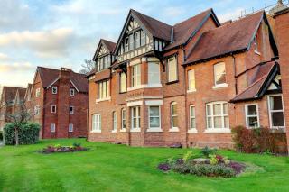 Elegant 2-Bed Manor Flat · Moseley · Free Parking - 6