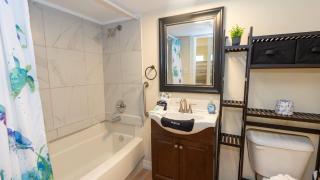2BR Ground Floor Sleeps 8 Pets ok - SPI - 2