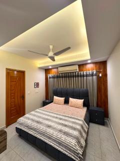 Stylish 1BHK Comfortable & Modern Stay Bahria Phase 7 - 8