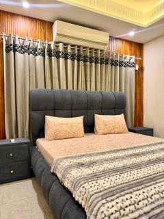 Stylish 1BHK Comfortable & Modern Stay Bahria Phase 7 - 3
