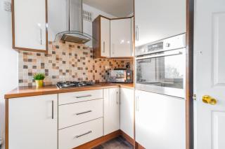 Charming 3 Bed House - Garden - Parking - Wi-Fi Netflix 83BMH - 5