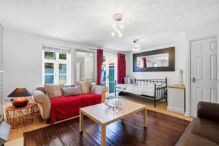 Modern 3BR Retreat|Garden & Parking - 9