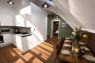 City Centre Flat by Bars and Shops with Free Parking - 3