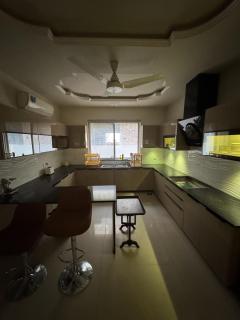 Casa Bonita Luxury house with 6 bedrooms 3 min walk w Raya DHA - 5