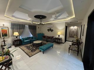 Casa Bonita Luxury house with 6 bedrooms 3 min walk w Raya DHA - 3