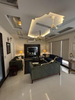 Casa Bonita Luxury house with 6 bedrooms 3 min walk w Raya DHA - 2