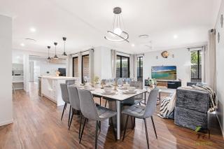 Spacious Logan Reserve Home Convenient Shopping - 5