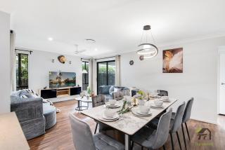 Spacious Logan Reserve Home Convenient Shopping - 4
