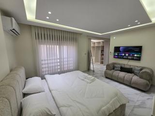 Luxury 2BD with Open View Roof - 2