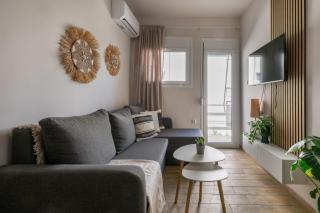Riviera CityScape 1-BR & Balcony in Athens - 7