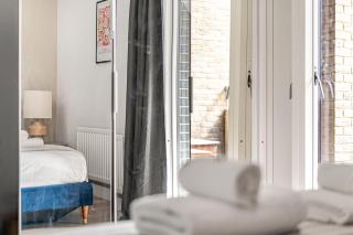 Modern 2 Bed Flat with Balcony in the Heart of Wandsworth - 2