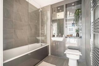 Modern 2 Bed Flat with Balcony in the Heart of Wandsworth - 7