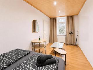 Comfortable Private Rooms in 4BR Apartment Near FAC Platz - 1