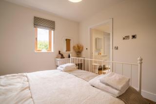 Apple Blossom Barn, Luxury Stay, Sleeps x4 - 3