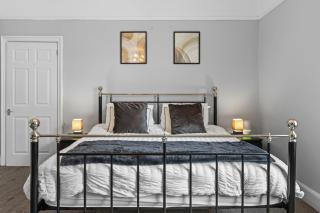 Charming home,Ps4,Parking,Contractors,King bed,Trafford Center - 9