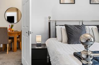 Charming home,Ps4,Parking,Contractors,King bed,Trafford Center - 3
