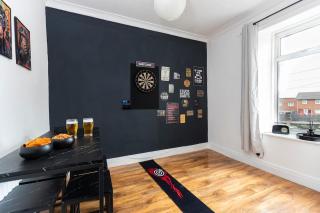 Spacious 4BR House Sleeps 7 Free WiFi - 9