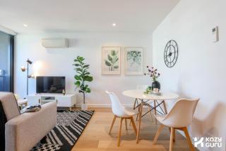 KozyGuru | Docklands | Modern 1 Bed Apt - 9