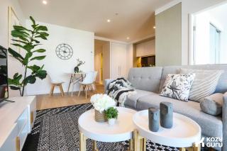KozyGuru | Docklands | Modern 1 Bed Apt - 1