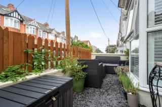 1 Bed - Sleeps 4 - Parking - Pets - Town Centre - 3