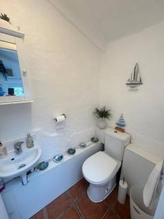Paignton Beach House, Sleeps 6, Dog Friendly - 6