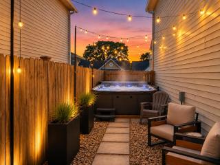 Capitol House - 3 Bed 1 Full and 1 Half Bath, Pet Friendly with Hot Tub walk to Lucas Oil Stadium - 8