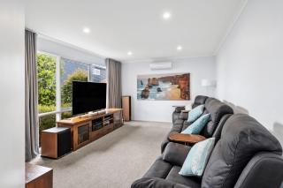Bristol Beach House - BYO Linen - 7