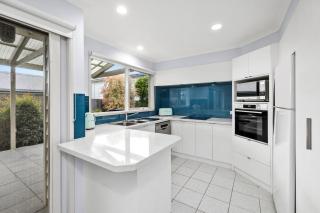 Bristol Beach House - BYO Linen - 8