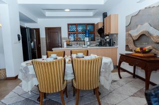 Namelok Guest House-3BR Apartment at sultan palace - 3