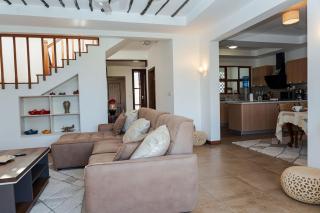 Namelok Guest House-3BR Apartment at sultan palace - 1