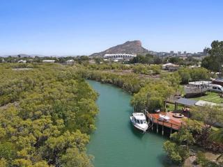 Private Upstairs Stay w/ Deck & Boat Ramp - 3