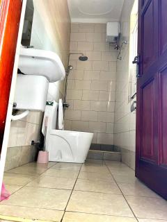 Apartment - Sleeps 2 - Parking - Garden - 6