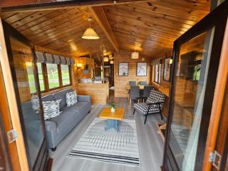 Salhouse Broads Lodge Houseboat - 7