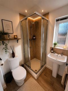 Coventry Contractor Stay, Sleeps 5, Free Parking - 2