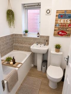 Coventry Contractor Stay, Sleeps 5, Free Parking - 3