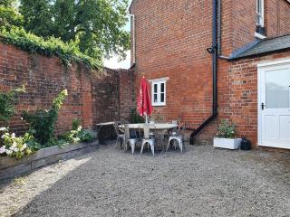 Estate cottage for six - private patio garden, Malverns - 1