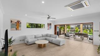 Waterfront villa with pool, pontoon & piano - 3
