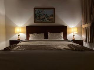 RockCliff Resort Executive Room - Kashmir Point- 5 Min to GPO - 3