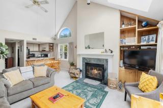 2BR Winterplace Ski Condo with Fireplace Hot Tubs - 0