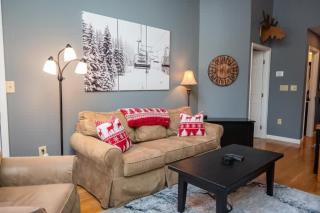 3-BR Winterplace Ski-In Ski-Out Okemo Condo w Loft - 9