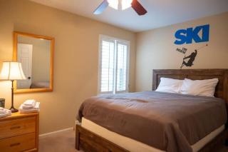 3-BR Winterplace Ski-In Ski-Out Okemo Condo w Loft - 7