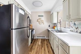 Sleek 2BR Kettlebrook Condo with Fireplace Ski-in Ski-out - 3