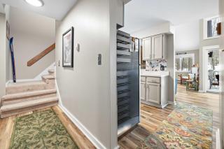 Sleek 2BR Kettlebrook Condo with Fireplace Ski-in Ski-out - 1