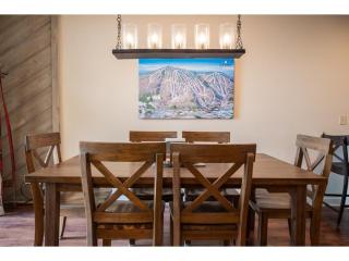 Trailside Bliss 2BR ski-in ski-out Views Sleeps 8 - 3