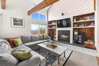 Trailside 4BR Getaway Hot Tub & Mountain Views - 5