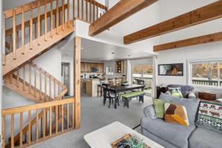 Trailside 4BR Getaway Hot Tub & Mountain Views - 2