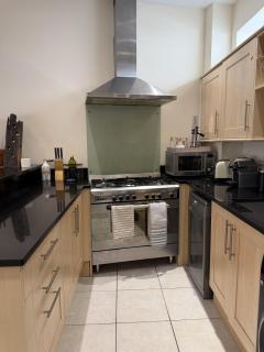 Spacious two bed flat in the heart of Wandsworth - 8