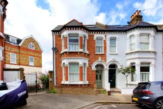 Spacious two bed flat in the heart of Wandsworth - 2