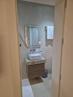 Newly finished 2-bedroom apartment, fully equipped - 6